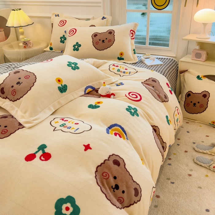 91家纺网 家纺一手货源 找家纺 丝羽坊 2025新款200克加厚小清新牛奶绒床单款 床笠款四件套 被套 笨笨熊