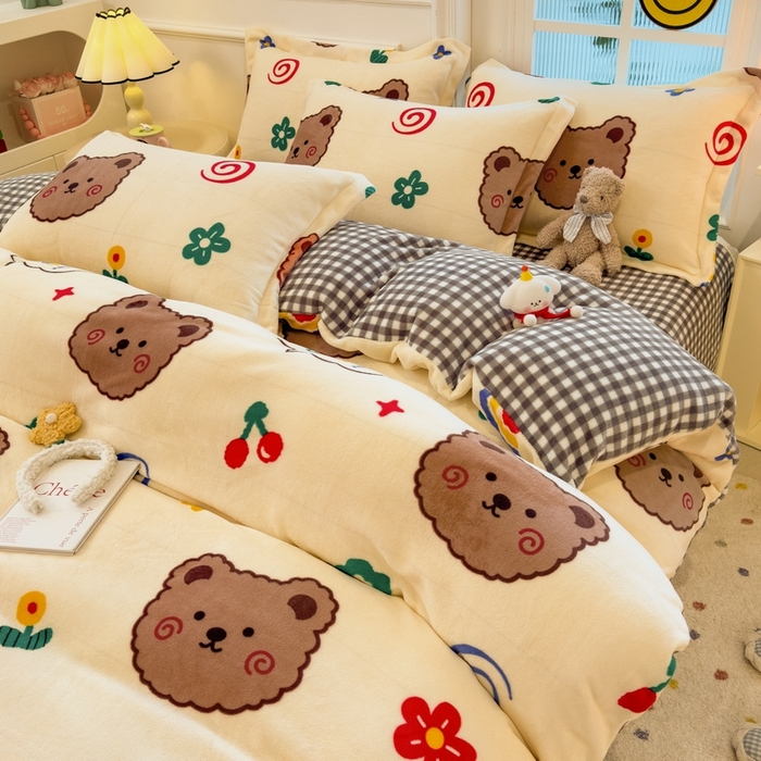 91家纺网 家纺一手货源 找家纺 丝羽坊 2025新款200克加厚小清新牛奶绒床单款 床笠款四件套 被套 笨笨熊