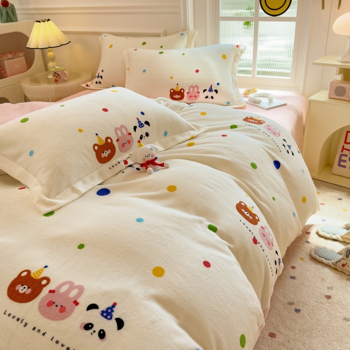 91家纺网 家纺一手货源 找家纺 丝羽坊 2025新款200克加厚小清新牛奶绒床单款 床笠款四件套 被套 波点熊仔