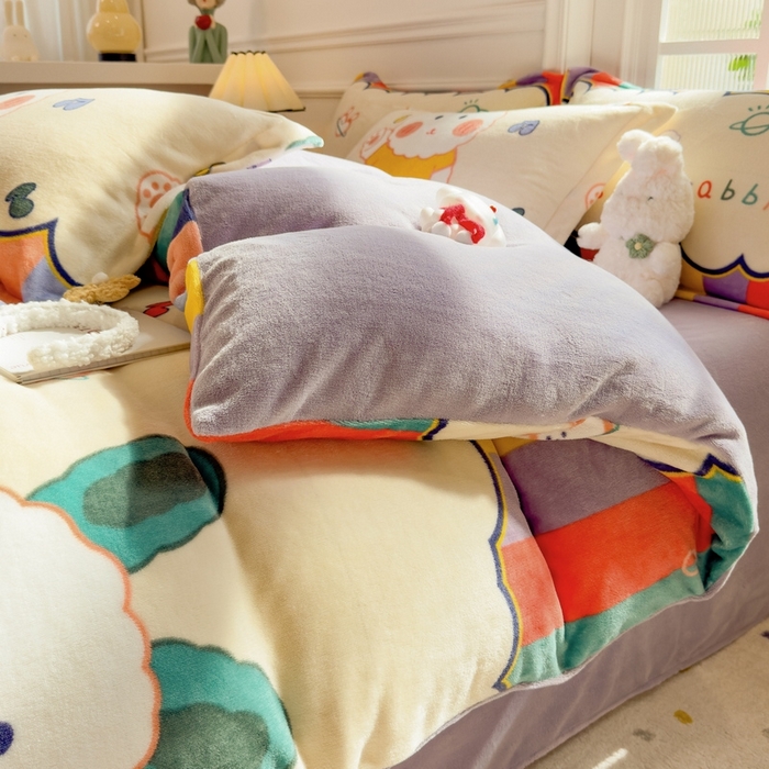 91家纺网 家纺一手货源 找家纺 丝羽坊 2025新款200克加厚小清新牛奶绒床单款 床笠款四件套 被套 彩虹兔