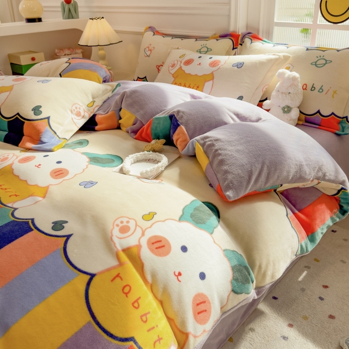 91家纺网 家纺一手货源 找家纺 丝羽坊 2025新款200克加厚小清新牛奶绒床单款 床笠款四件套 被套 彩虹兔