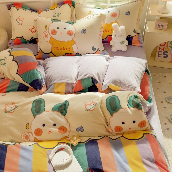 91家纺网 家纺一手货源 找家纺 丝羽坊 2025新款200克加厚小清新牛奶绒床单款 床笠款四件套 被套 彩虹兔