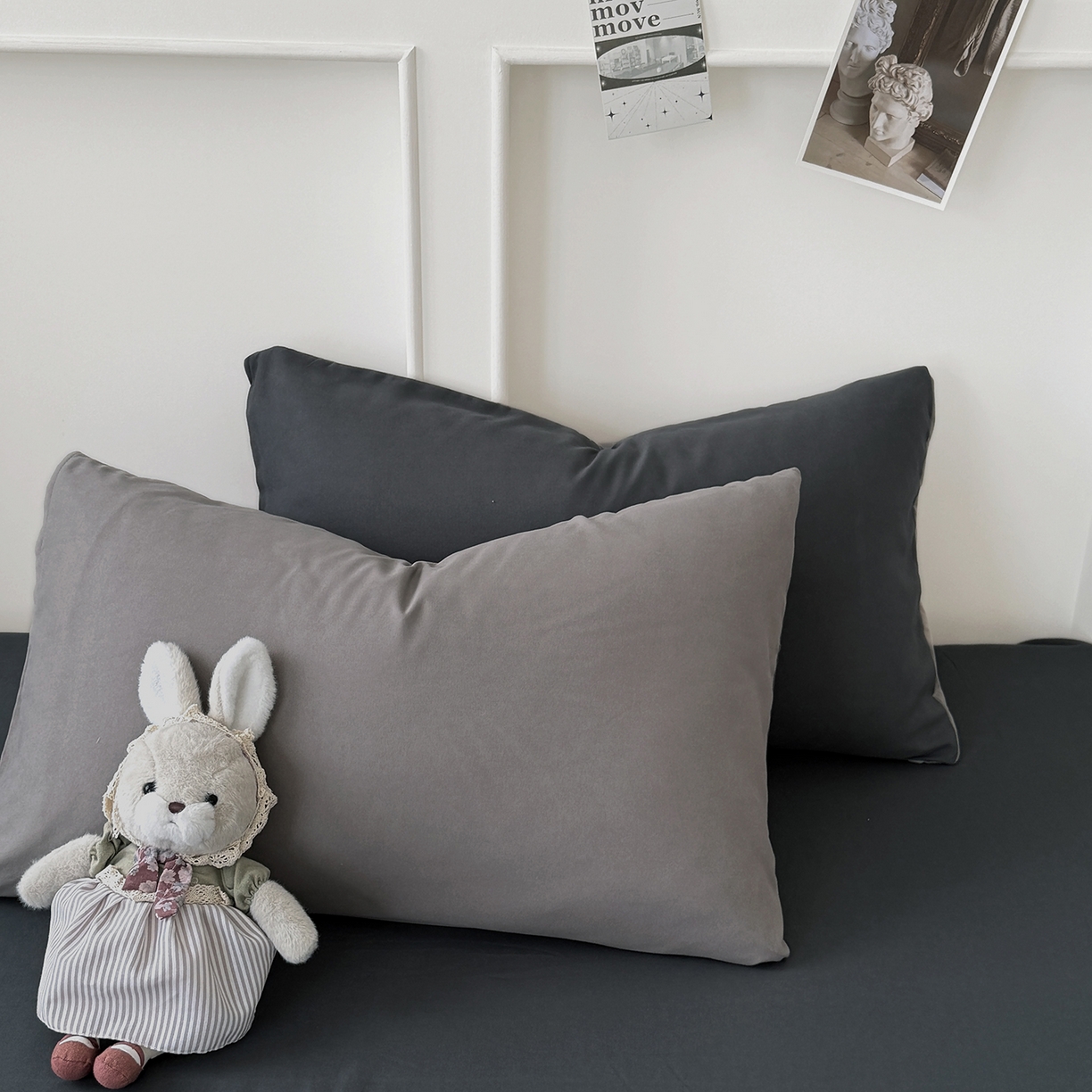 91家纺网 家纺一手货源 找家纺 纽维斯 2025新款水洗棉云朵棉纯色双拼磨毛四件套 浅灰深灰