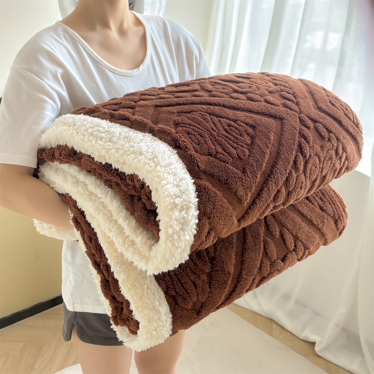 91家纺网 家纺一手货源 找家纺 雯豆家纺 2025秋冬新款塔芙绒毛毯被套两用毯子办公室居家披肩毯盖毯毯子-英伦 英伦-焦糖