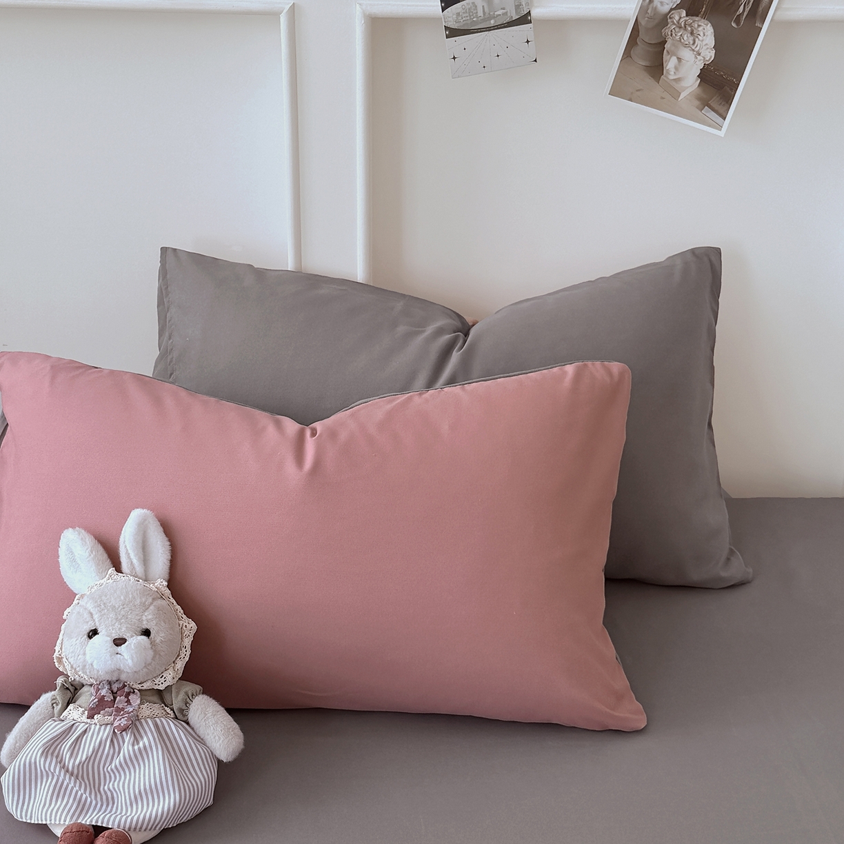 91家纺网 家纺一手货源 找家纺 纽维斯 2025新款水洗棉云朵棉纯色双拼磨毛四件套 豆沙浅灰