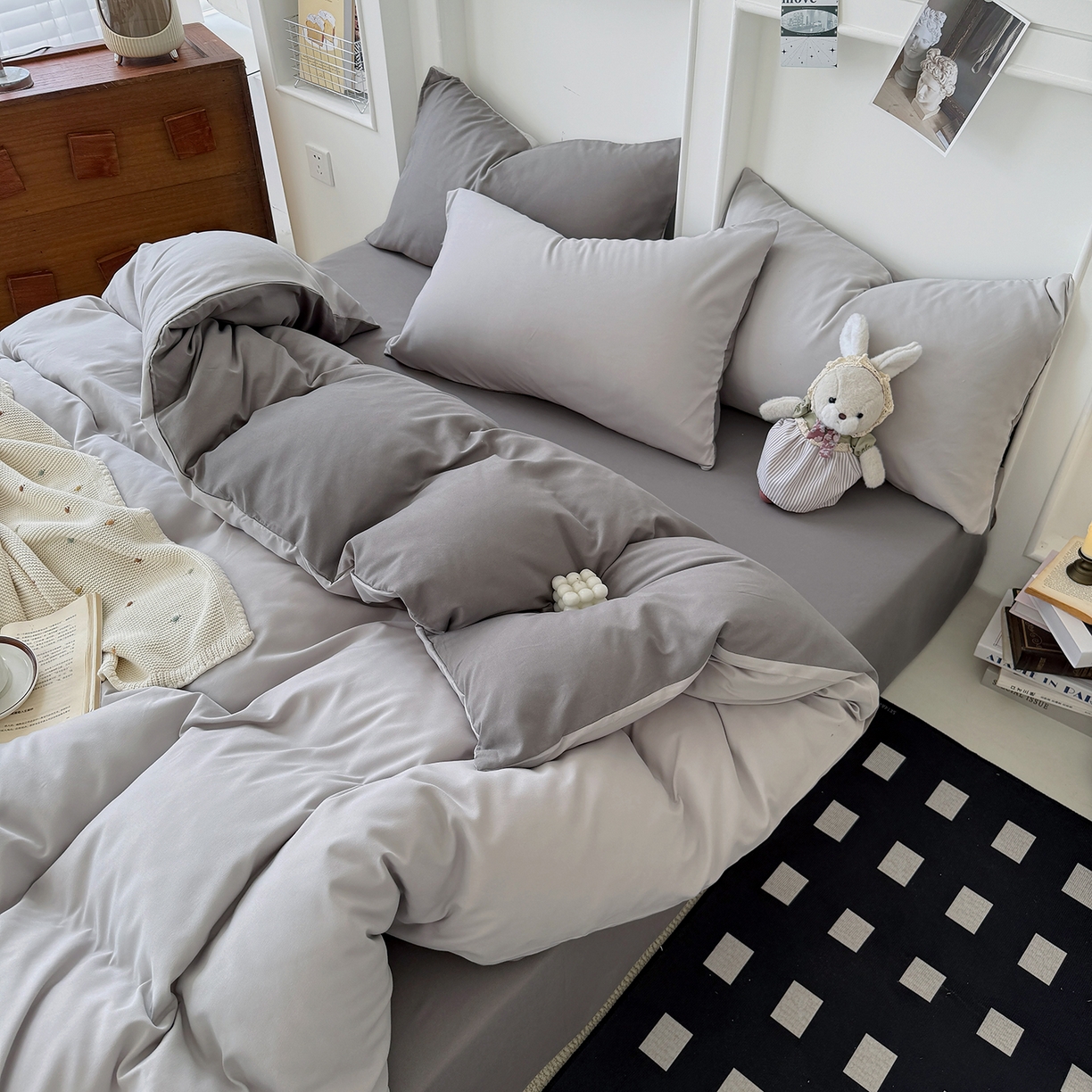 91家纺网 家纺一手货源 找家纺 纽维斯 2025新款水洗棉云朵棉纯色双拼磨毛四件套 雾灰浅灰