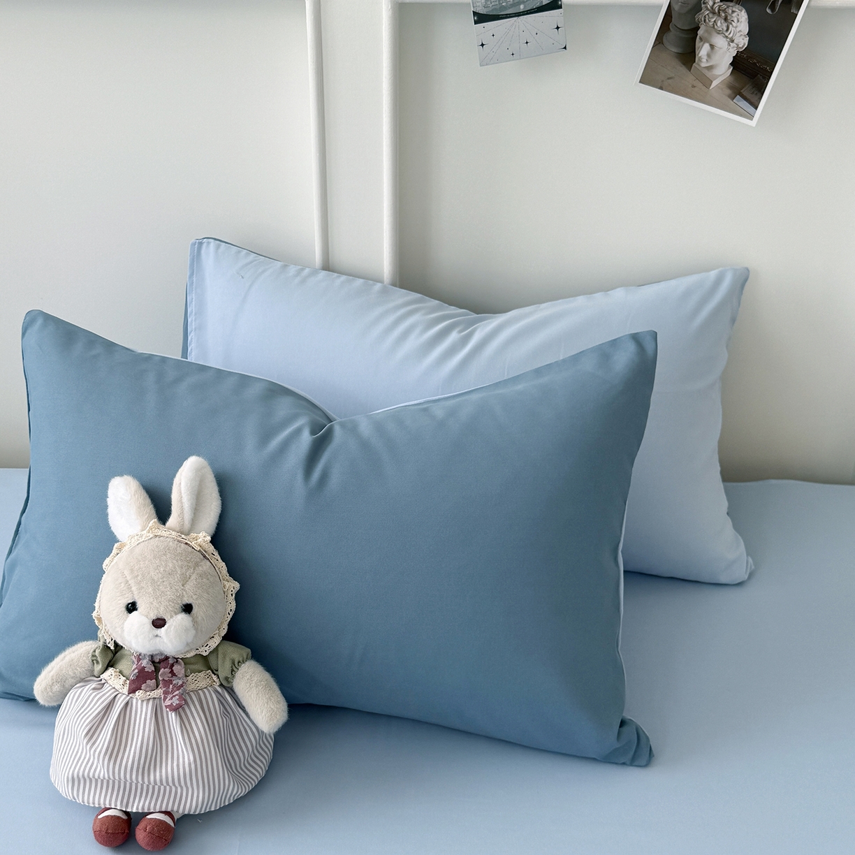 91家纺网 家纺一手货源 找家纺 纽维斯 2025新款水洗棉云朵棉纯色双拼磨毛四件套 雾灰浅蓝