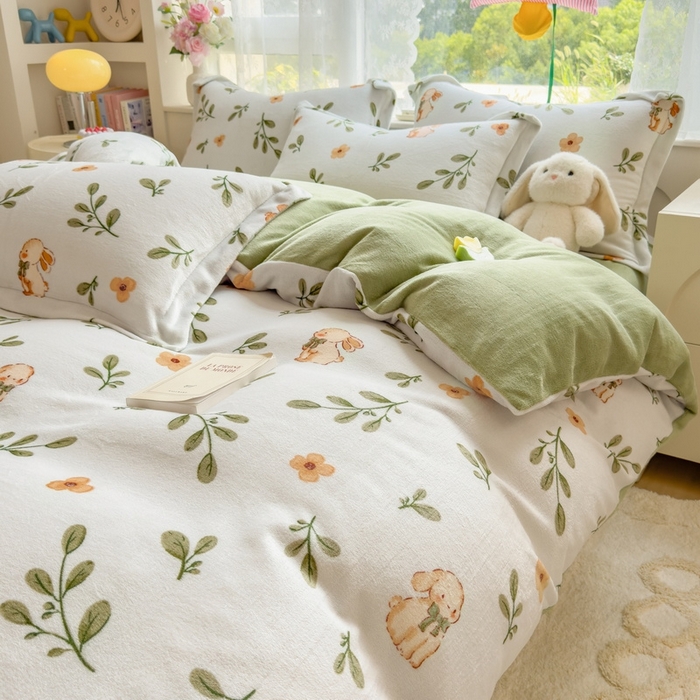 91家纺网 家纺一手货源 找家纺 丝羽坊 2025新款200克加厚小清新牛奶绒床单款 床笠款四件套 被套 丛林小兔