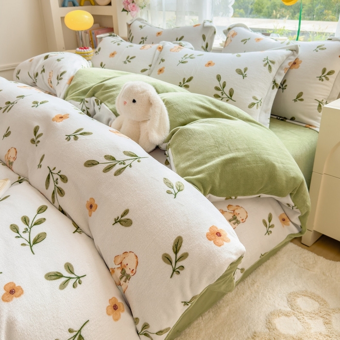 91家纺网 家纺一手货源 找家纺 丝羽坊 2025新款200克加厚小清新牛奶绒床单款 床笠款四件套 被套 丛林小兔