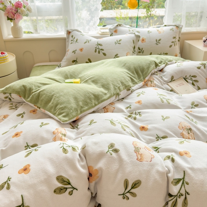 91家纺网 家纺一手货源 找家纺 丝羽坊 2025新款200克加厚小清新牛奶绒床单款 床笠款四件套 被套 丛林小兔