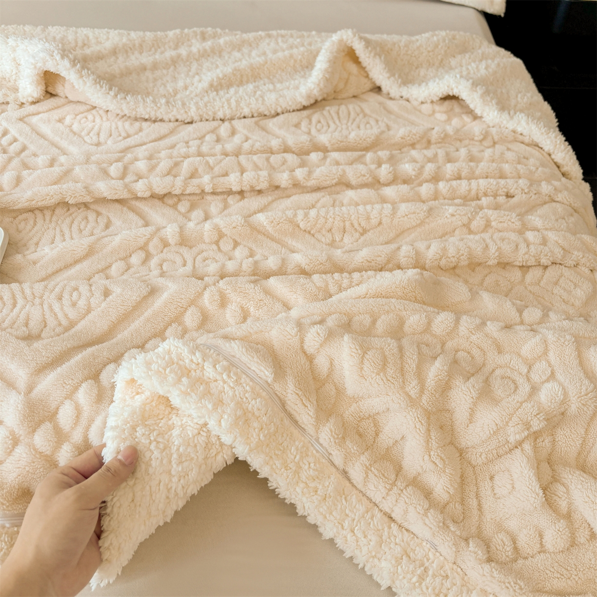 91家纺网 家纺一手货源 找家纺 雯豆家纺 2025秋冬新款塔芙绒毛毯被套两用毯子办公室居家披肩毯盖毯毯子-英伦 英伦-奶咖