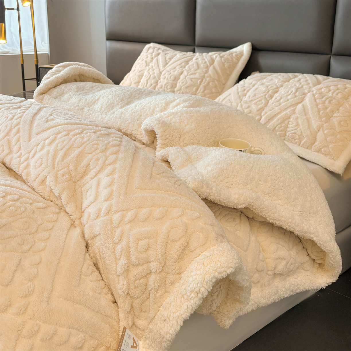 91家纺网 家纺一手货源 找家纺 雯豆家纺 2025秋冬新款塔芙绒毛毯被套两用毯子办公室居家披肩毯盖毯毯子-英伦 英伦-奶咖