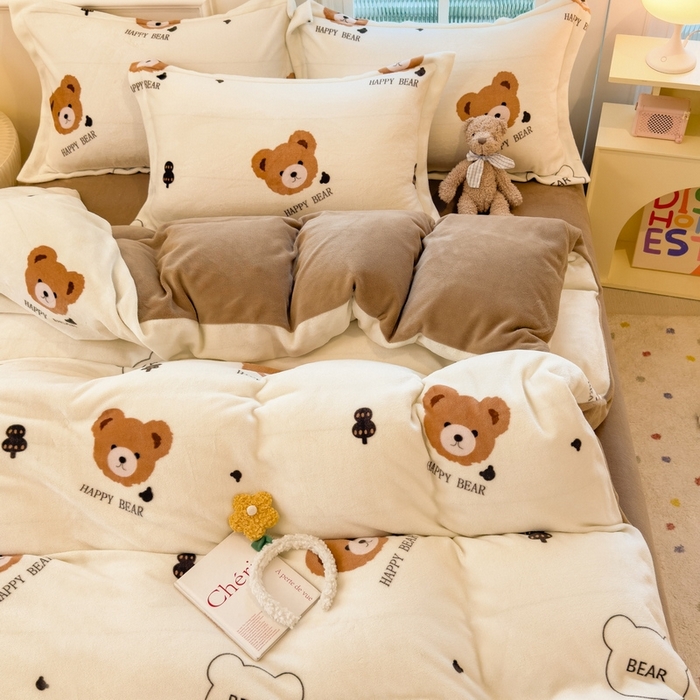 91家纺网 家纺一手货源 找家纺 丝羽坊 2025新款200克加厚小清新牛奶绒床单款 床笠款四件套 被套 呆萌熊