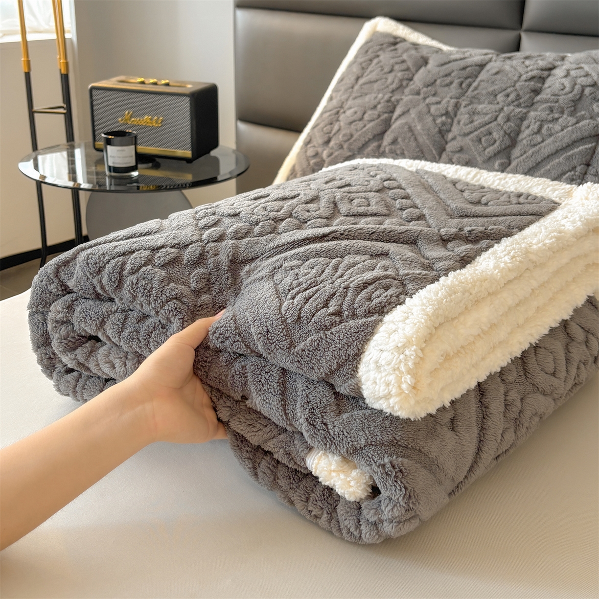 91家纺网 家纺一手货源 找家纺 雯豆家纺 2025秋冬新款塔芙绒毛毯被套两用毯子办公室居家披肩毯盖毯毯子-英伦 英伦-深空灰