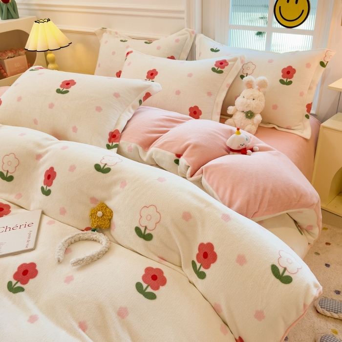 91家纺网 家纺一手货源 找家纺 丝羽坊 2025新款200克加厚小清新牛奶绒床单款 床笠款四件套 被套 粉色爱恋