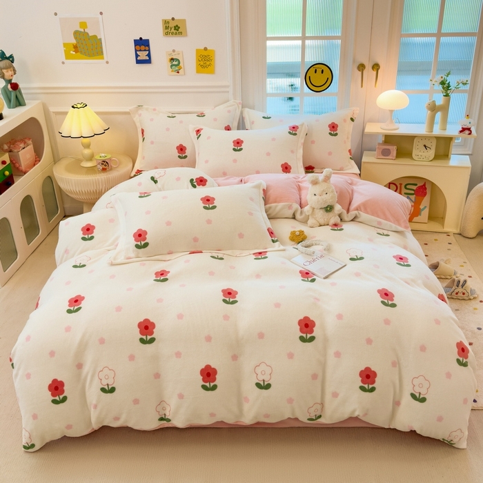 91家纺网 家纺一手货源 找家纺 丝羽坊 2025新款200克加厚小清新牛奶绒床单款 床笠款四件套 被套 粉色爱恋