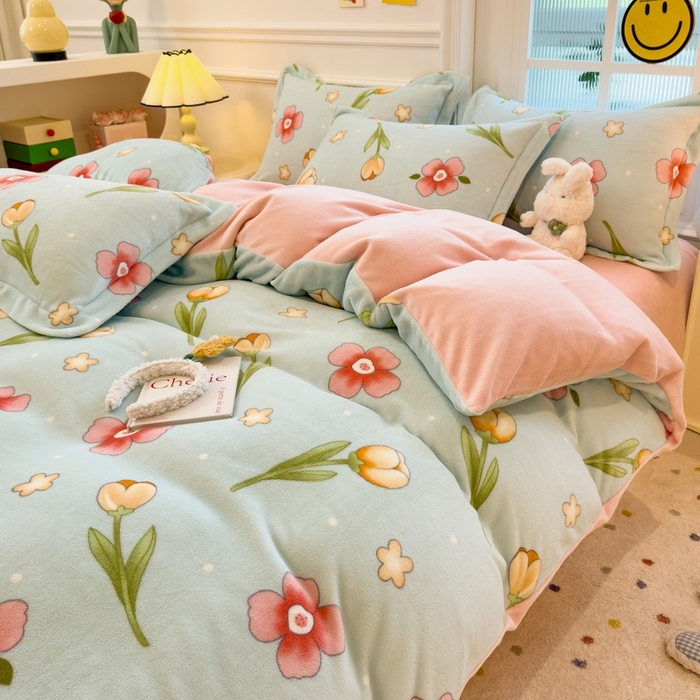 91家纺网 家纺一手货源 找家纺 丝羽坊 2025新款200克加厚小清新牛奶绒床单款 床笠款四件套 被套 花季