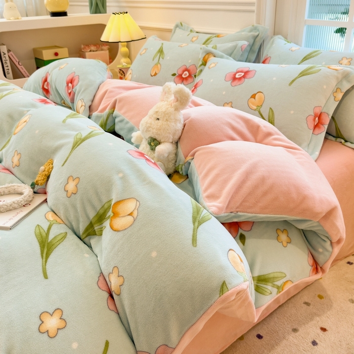 91家纺网 家纺一手货源 找家纺 丝羽坊 2025新款200克加厚小清新牛奶绒床单款 床笠款四件套 被套 花季