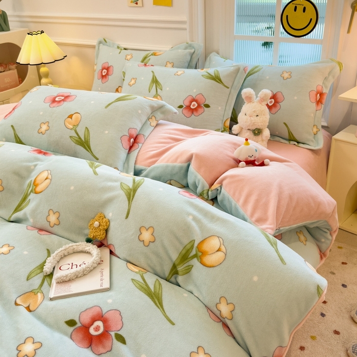 91家纺网 家纺一手货源 找家纺 丝羽坊 2025新款200克加厚小清新牛奶绒床单款 床笠款四件套 被套 花季