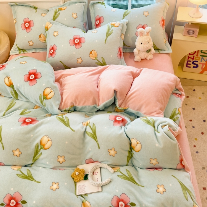 91家纺网 家纺一手货源 找家纺 丝羽坊 2025新款200克加厚小清新牛奶绒床单款 床笠款四件套 被套 花季