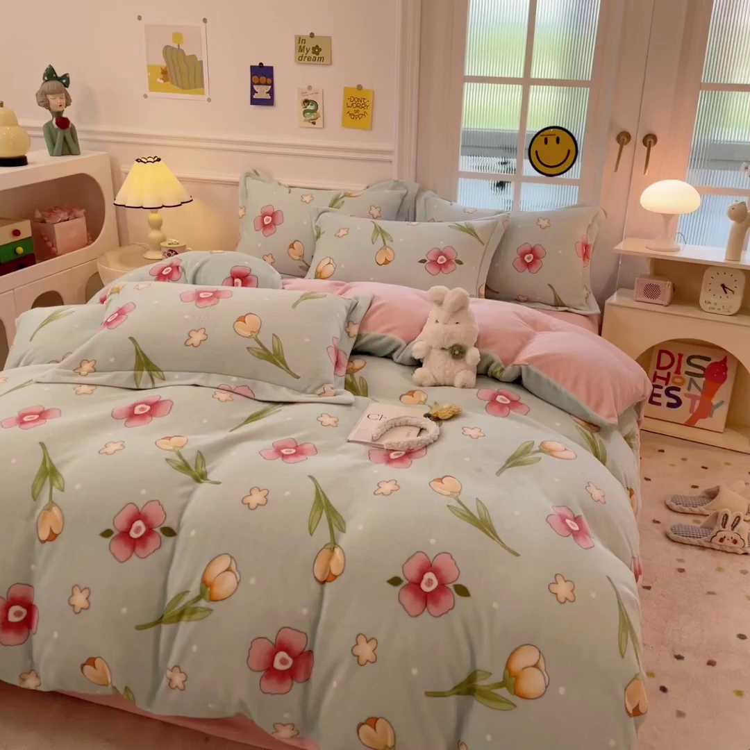 91家纺网 家纺一手货源 找家纺 丝羽坊 2025新款200克加厚小清新牛奶绒床单款 床笠款四件套 被套 花季