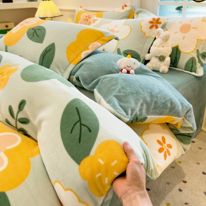 91家纺网 家纺一手货源 找家纺 丝羽坊 2025新款200克加厚小清新牛奶绒床单款 床笠款四件套 被套 花梦