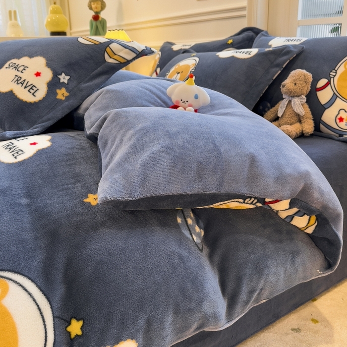 91家纺网 家纺一手货源 找家纺 丝羽坊 2025新款200克加厚小清新牛奶绒床单款 床笠款四件套 被套 漫游太空