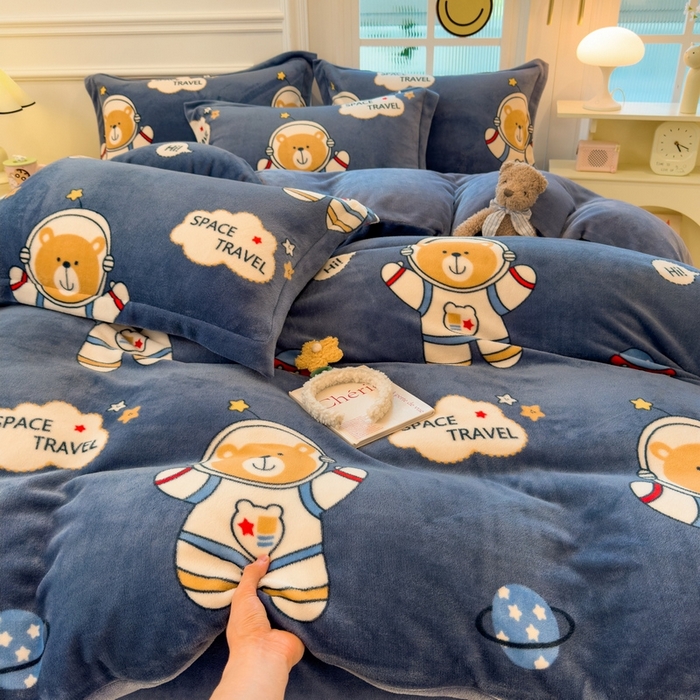 91家纺网 家纺一手货源 找家纺 丝羽坊 2025新款200克加厚小清新牛奶绒床单款 床笠款四件套 被套 漫游太空