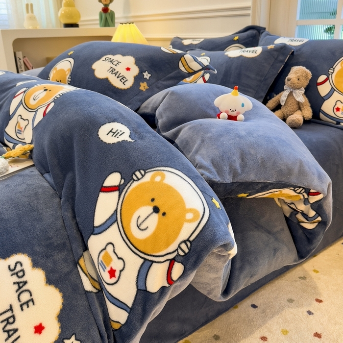 91家纺网 家纺一手货源 找家纺 丝羽坊 2025新款200克加厚小清新牛奶绒床单款 床笠款四件套 被套 漫游太空