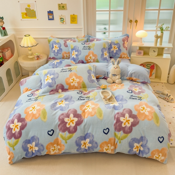 91家纺网 家纺一手货源 找家纺 丝羽坊 2025新款200克加厚小清新牛奶绒床单款 床笠款四件套 被套 梦幻花朵