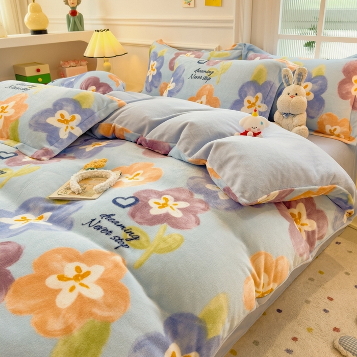 91家纺网 家纺一手货源 找家纺 丝羽坊 2025新款200克加厚小清新牛奶绒床单款 床笠款四件套 被套 梦幻花朵