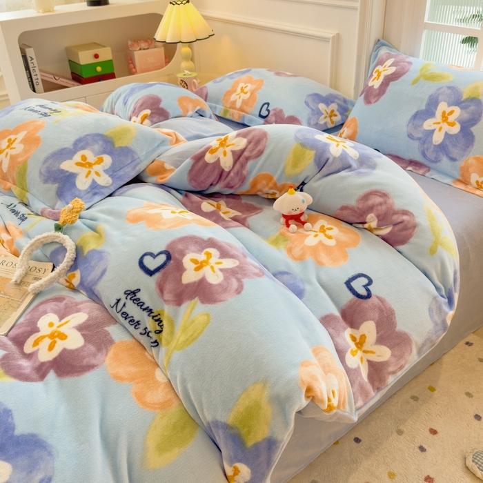 91家纺网 家纺一手货源 找家纺 丝羽坊 2025新款200克加厚小清新牛奶绒床单款 床笠款四件套 被套 梦幻花朵