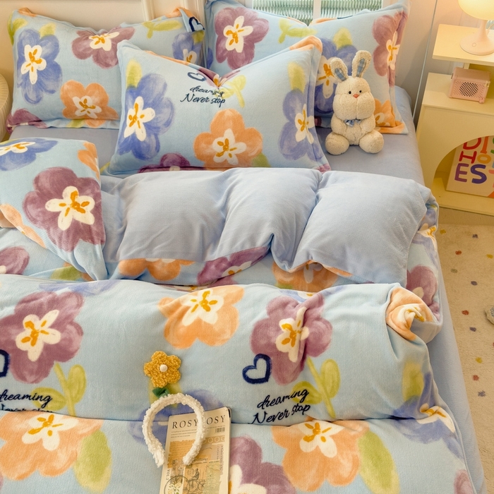 91家纺网 家纺一手货源 找家纺 丝羽坊 2025新款200克加厚小清新牛奶绒床单款 床笠款四件套 被套 梦幻花朵