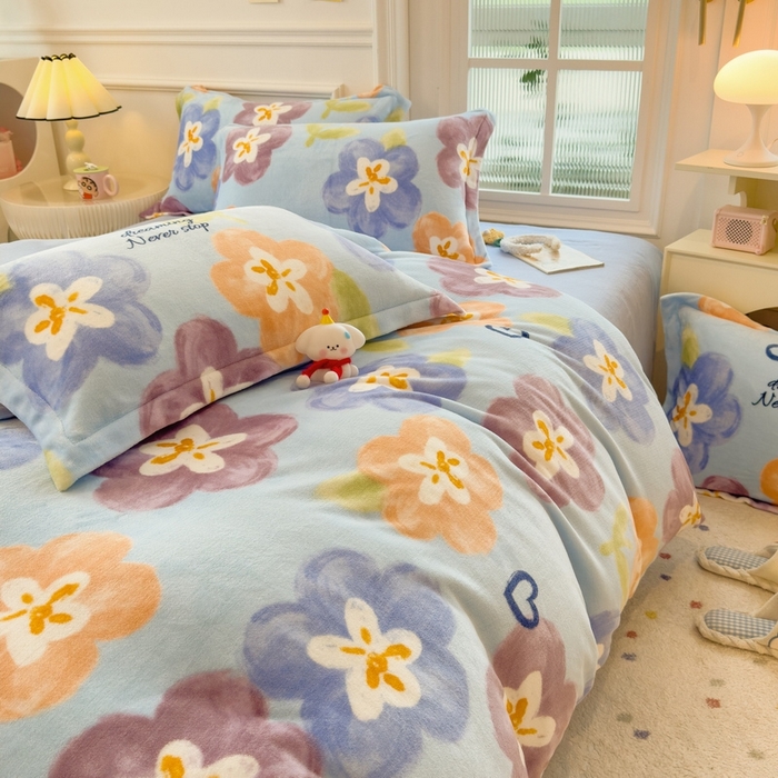 91家纺网 家纺一手货源 找家纺 丝羽坊 2025新款200克加厚小清新牛奶绒床单款 床笠款四件套 被套 梦幻花朵