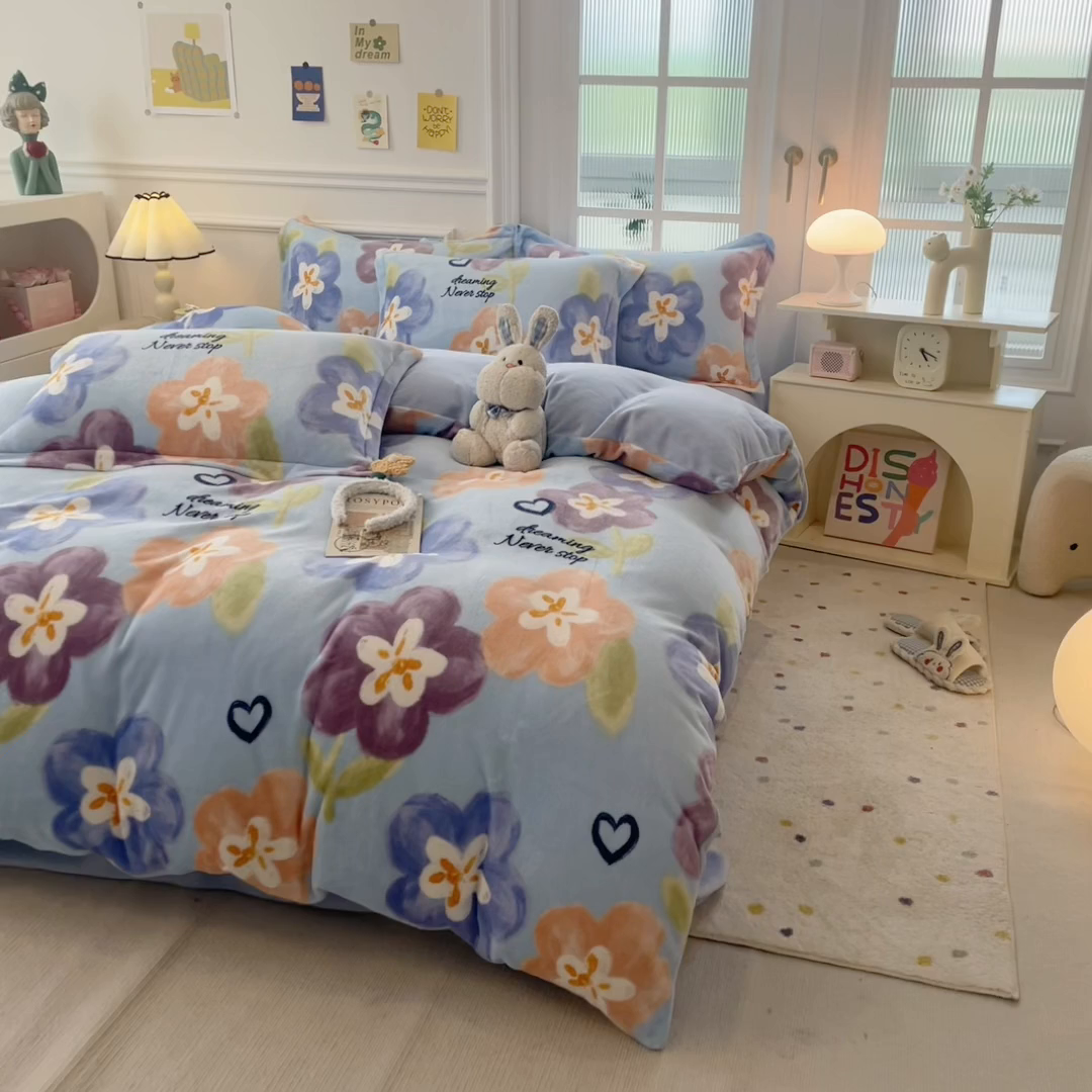 91家纺网 家纺一手货源 找家纺 丝羽坊 2025新款200克加厚小清新牛奶绒床单款 床笠款四件套 被套 梦幻花朵