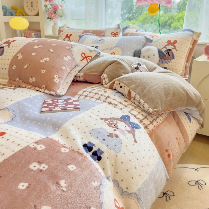 91家纺网 家纺一手货源 找家纺 丝羽坊 2025新款200克加厚小清新牛奶绒床单款 床笠款四件套 被套 俏皮公主