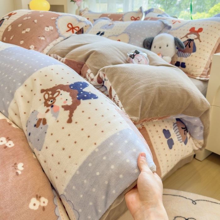 91家纺网 家纺一手货源 找家纺 丝羽坊 2025新款200克加厚小清新牛奶绒床单款 床笠款四件套 被套 俏皮公主