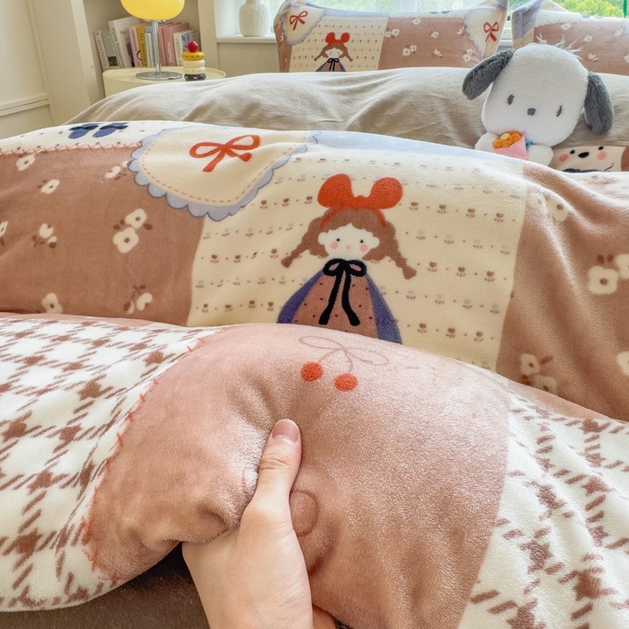 91家纺网 家纺一手货源 找家纺 丝羽坊 2025新款200克加厚小清新牛奶绒床单款 床笠款四件套 被套 俏皮公主