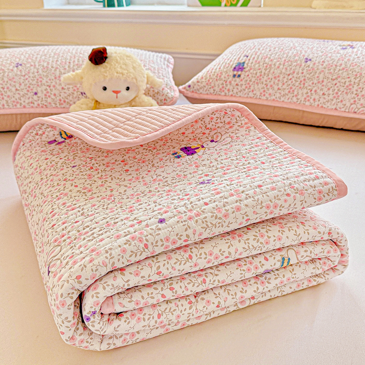 91家纺网 家纺一手货源 找家纺 恒尚居 2025新款双层纱床盖床盖单品单床盖云感夹棉床单床垫软床垫-四季款【系列一】 【欢乐兔】双层纱