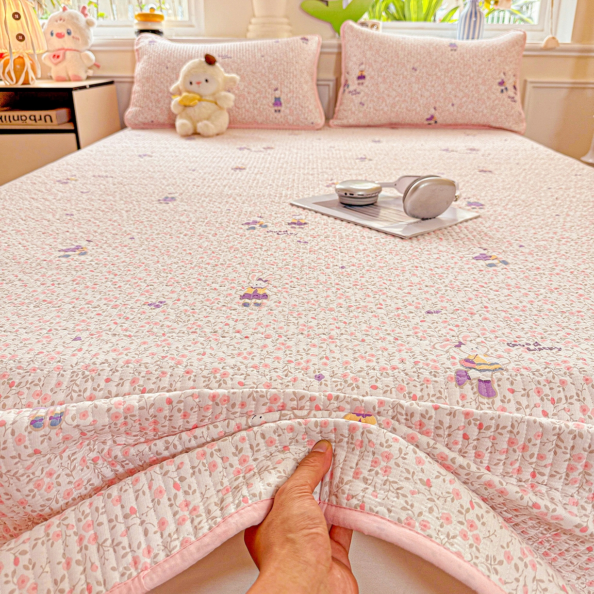 91家纺网 家纺一手货源 找家纺 恒尚居 2025新款双层纱床盖床盖单品单床盖云感夹棉床单床垫软床垫-四季款【系列一】 【欢乐兔】双层纱