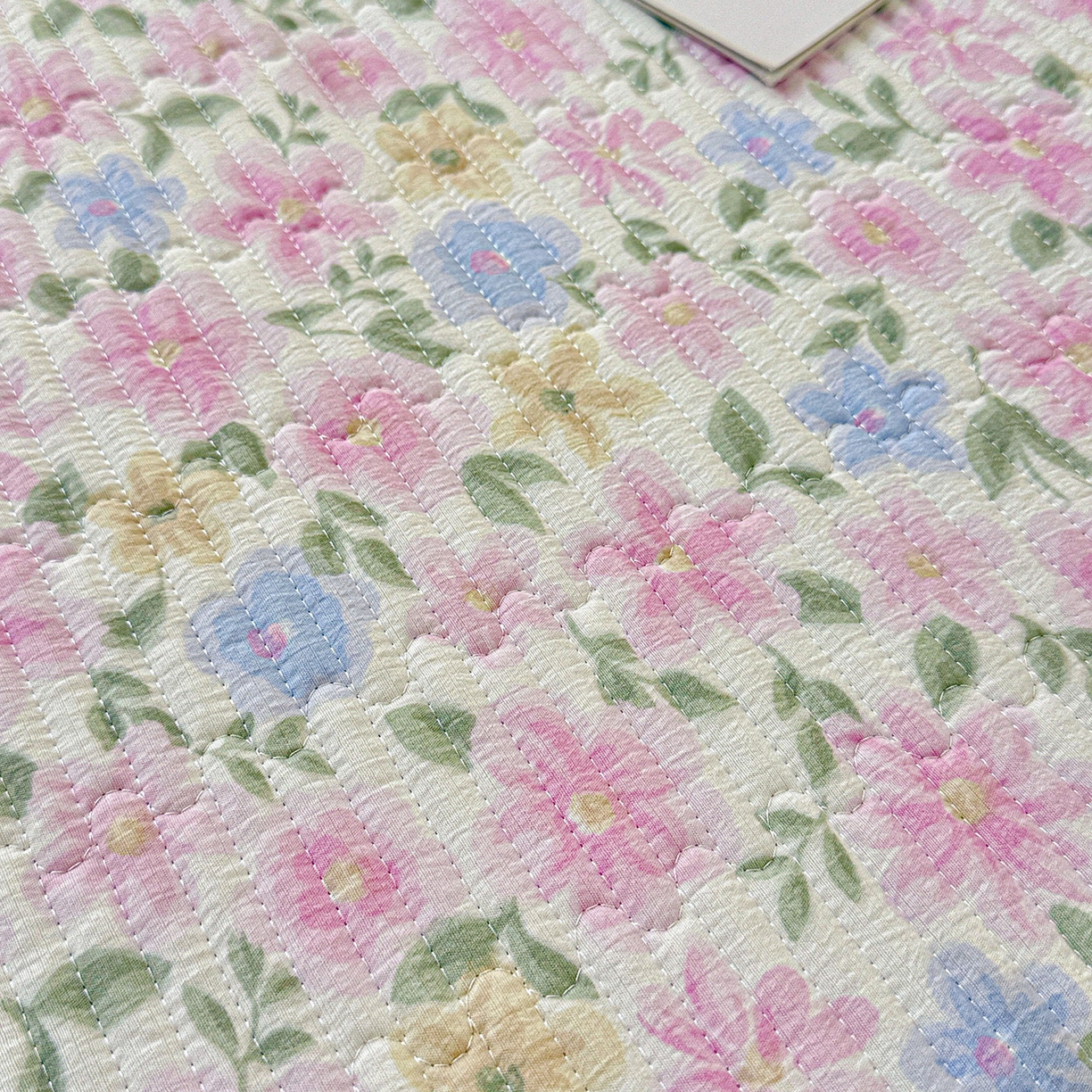 91家纺网 家纺一手货源 找家纺 恒尚居 2025新款双层纱床盖床盖单品单床盖云感夹棉床单床垫软床垫-四季款【系列一】 【蔷薇】双层纱