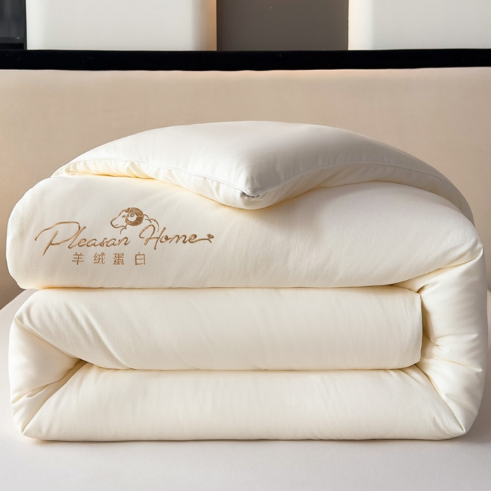 91家纺网 家纺一手货源 找家纺 蓝雀翎 2025新款刺绣羊绒蛋白锁温被被子被芯 极光白