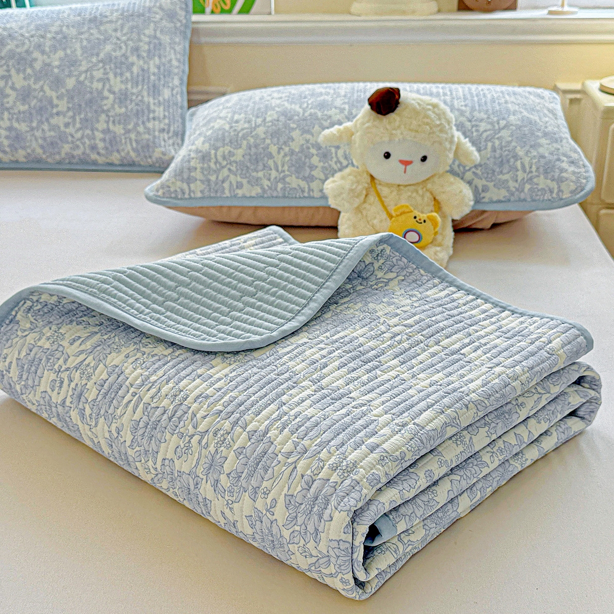 91家纺网 家纺一手货源 找家纺 恒尚居 2025新款双层纱床盖床盖单品单床盖云感夹棉床单床垫软床垫-四季款【系列一】 【清新蓝】双层纱