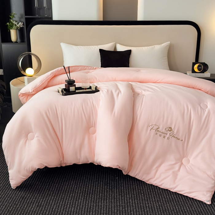 91家纺网 家纺一手货源 找家纺 蓝雀翎 2025新款刺绣羊绒蛋白锁温被被子被芯 黛粉