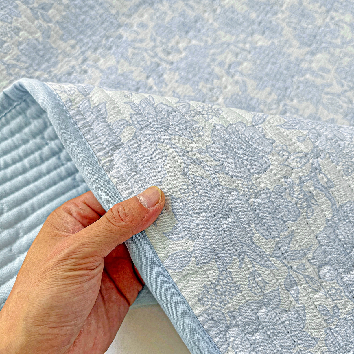 91家纺网 家纺一手货源 找家纺 恒尚居 2025新款双层纱床盖床盖单品单床盖云感夹棉床单床垫软床垫-四季款【系列一】 【清新蓝】双层纱