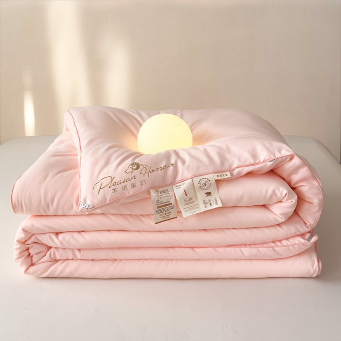 91家纺网 家纺一手货源 找家纺 蓝雀翎 2025新款刺绣羊绒蛋白锁温被被子被芯 黛粉