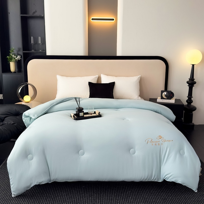 91家纺网 家纺一手货源 找家纺 蓝雀翎 2025新款刺绣羊绒蛋白锁温被被子被芯 天空蓝