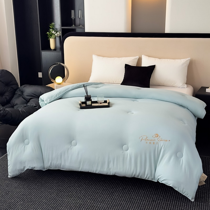 91家纺网 家纺一手货源 找家纺 蓝雀翎 2025新款刺绣羊绒蛋白锁温被被子被芯 天空蓝