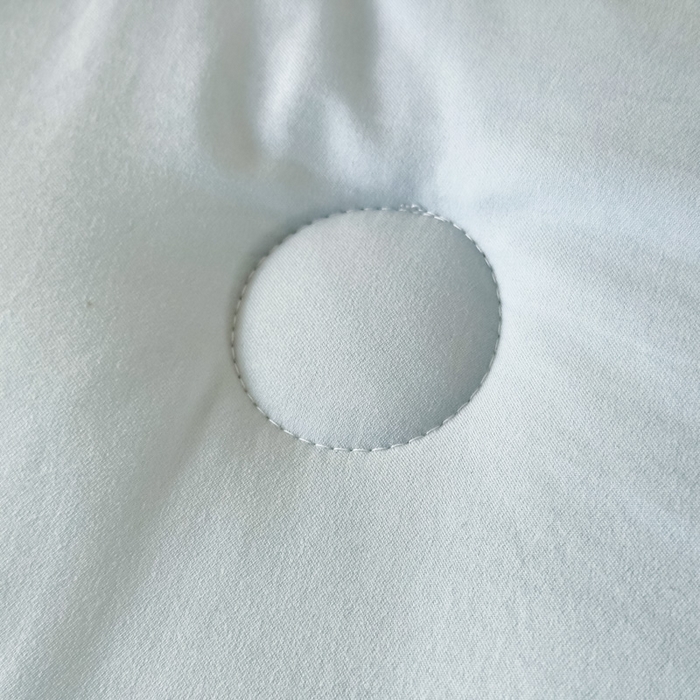 91家纺网 家纺一手货源 找家纺 蓝雀翎 2025新款刺绣羊绒蛋白锁温被被子被芯 天空蓝