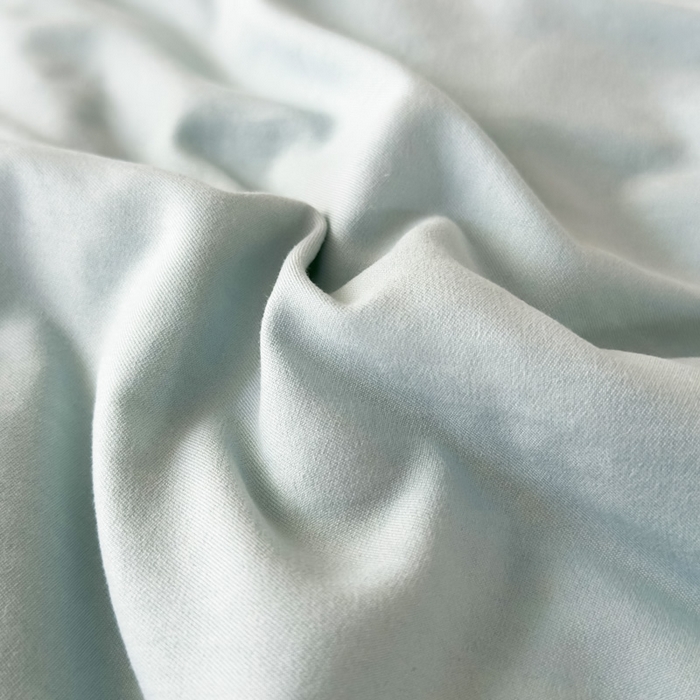 91家纺网 家纺一手货源 找家纺 蓝雀翎 2025新款刺绣羊绒蛋白锁温被被子被芯 天空蓝